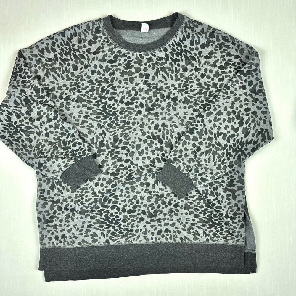Old Navy Women Large Gray Leopard Print Crewneck Sweatshirt Animal Print Top